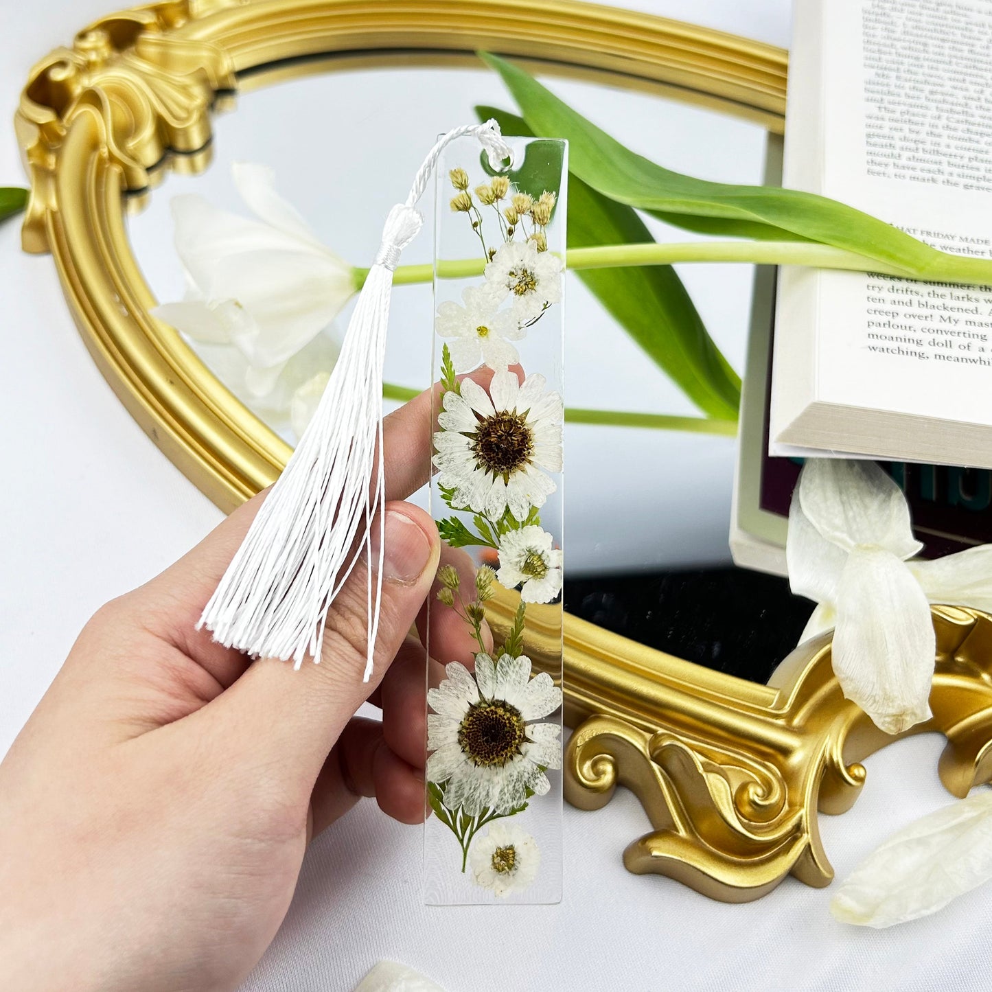 NORDORA White Flower Bookmark