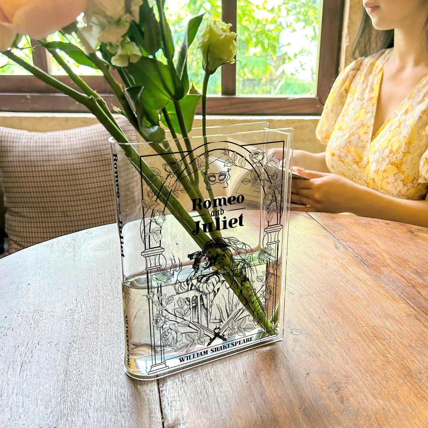 NORDORA Romeo and Juliet Acrylic Book Vase