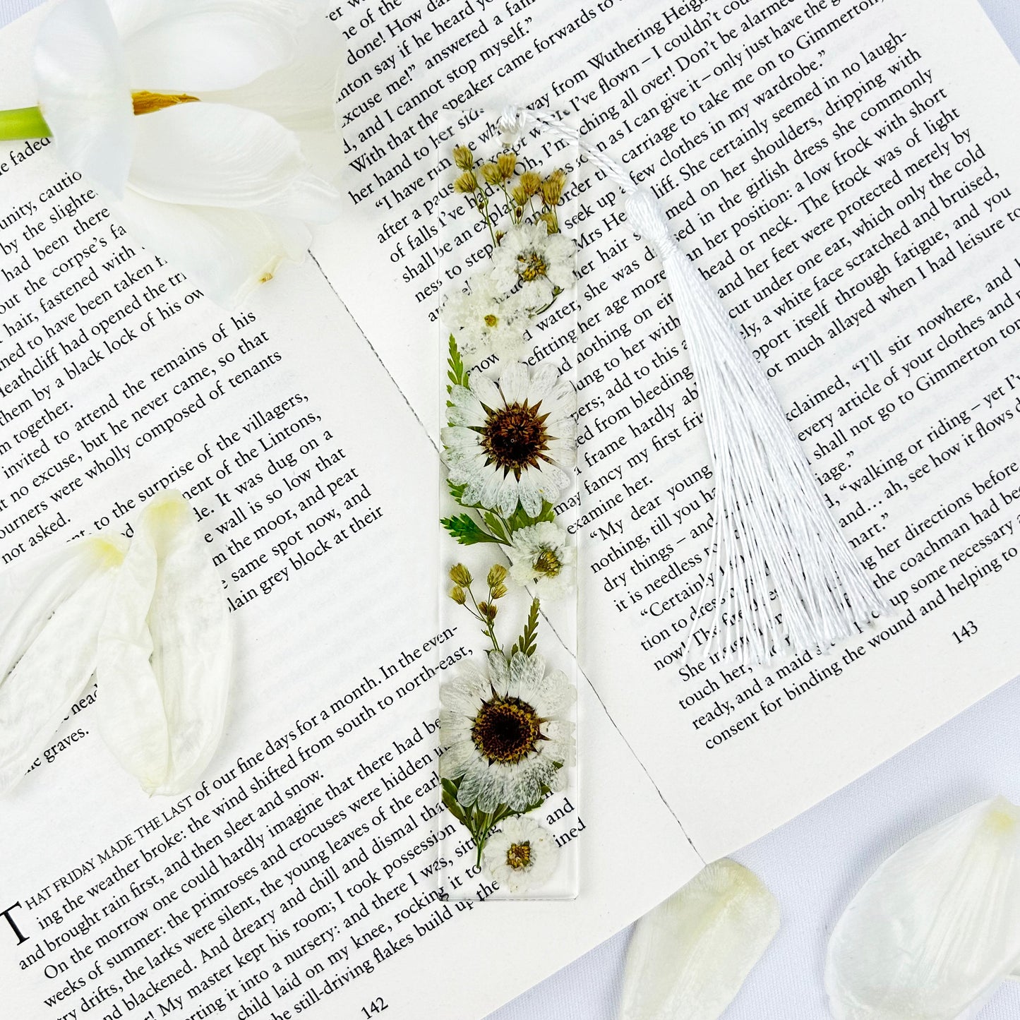 NORDORA White Flower Bookmark